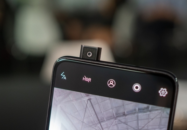 Флагманский смартфон Redmi снова появился на «живых» фотографиях