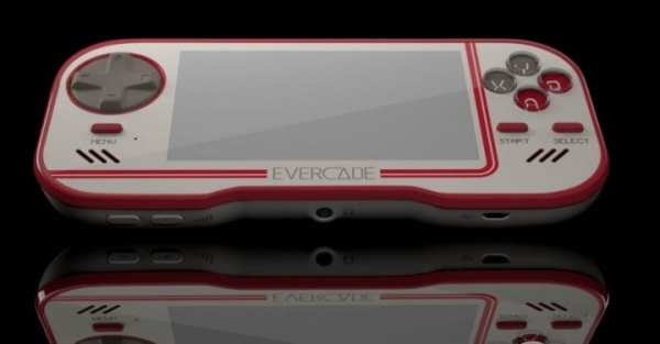 Evercade – недорогая портативная ретро-консоль со сменными картриджами 