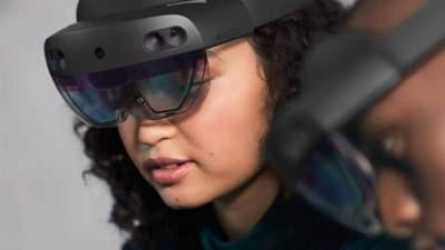 Microsoft анонсировала выпуск нового шлема виртуальной реальности