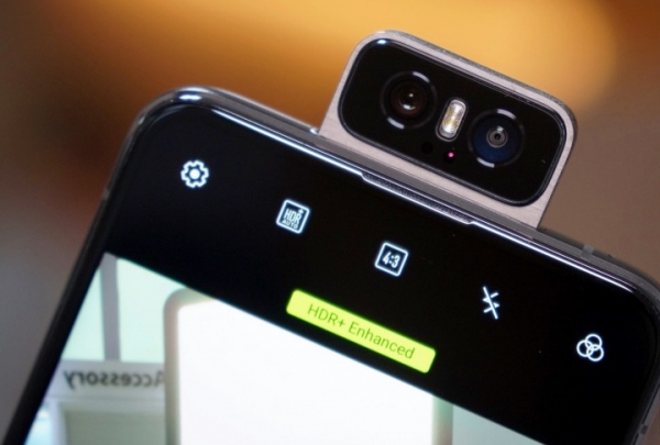 Asus Zenfone 6 превращает задние камеры в передние
