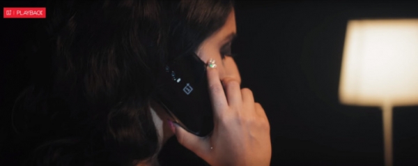 Индийская певица сняла OnePlus 7 Pro в своём клипе