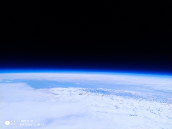 Xiaomi отправила Redmi Note 7 в космос: смартфон сделал фотографии Земли и вернулся невредимым