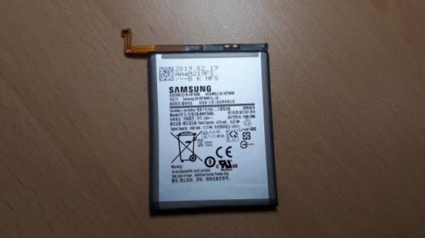 Батарея Samsung Galaxy Note 10 Pro на живом фото?