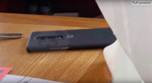 OnePlus 7 Pro с тремя камерами засветился на фото Пита Лау