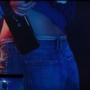 Индийская певица сняла OnePlus 7 Pro в своём клипе