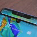 Huawei придумала новый способ борьбы с «чёлками»