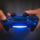 Владельцы PlayStation 5 и PS4 смогут играть вместе благодаря обратной совместимости
