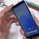 JerryRigEverything протестировал на прочность пластиковый Google Pixel 3a