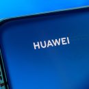 Huawei сокращает производство